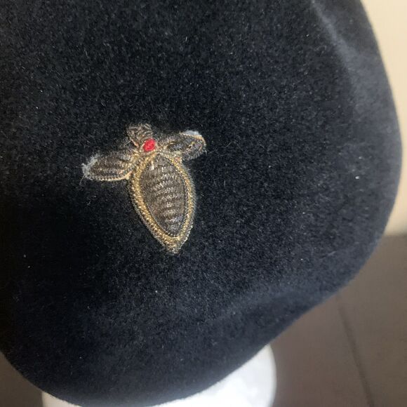 Vintage Carol Fisk Hat Of Chicago Velvet with 2 Jeweled Insects - Picture 5 of 8